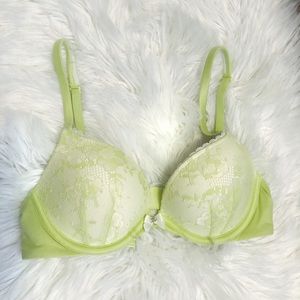 VS NWOT Lace Detail Push-up Bra